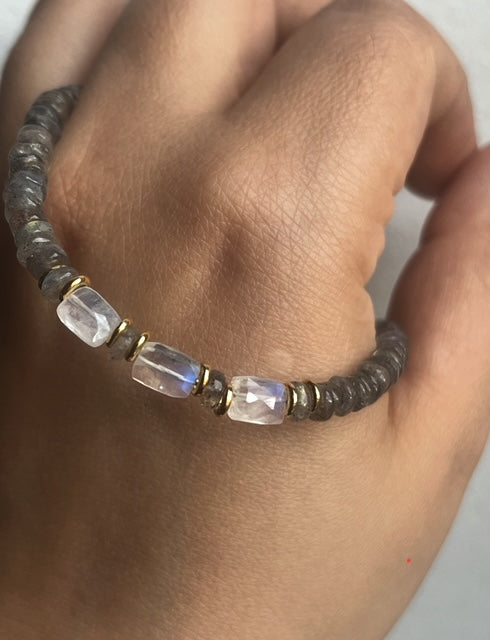 Collection Heure Miroir - Collier 03:33 L'intuition